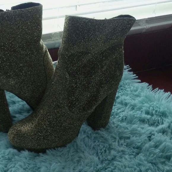 Shoes - Picture 1 of 2